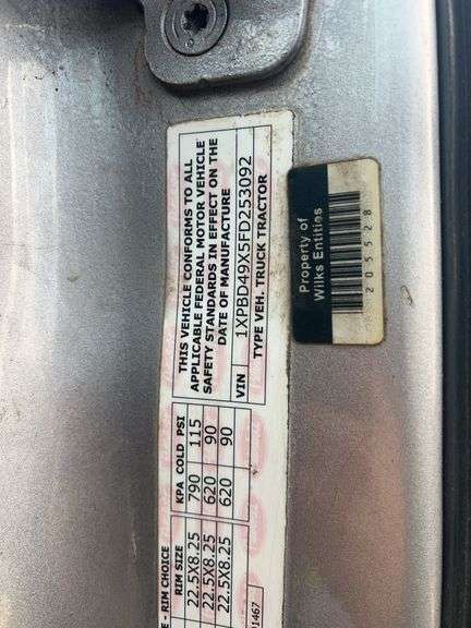 2015 Peterbilt 579 507,402 mi, hrs unknown- doesn't run