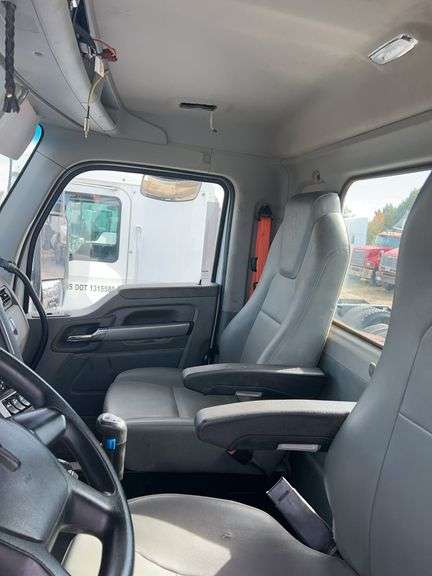 2018 Kenworth T880 showing 13,663 mi, 5,470 hrs - runs
