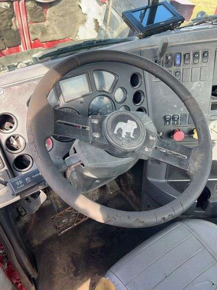 2008 Mack CHU613 showing 50,530 mi, 12,375 hrs- runs