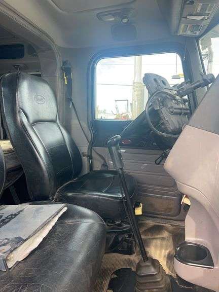 2013 Peterbilt 367 showing 63,847 mi, 9,758 hrs -