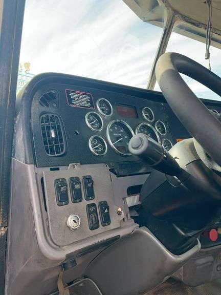 2012 Peterbilt 388 showing 48,817 mi, 9,224 hrs - runs