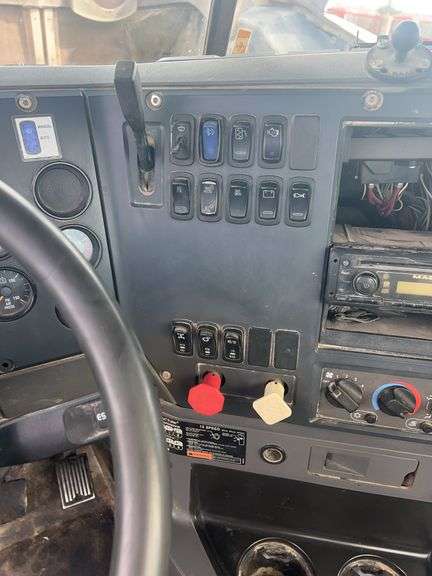 2012 Mack CHU613 showing 88,859 mi, 12,352 hrs - doesn't run