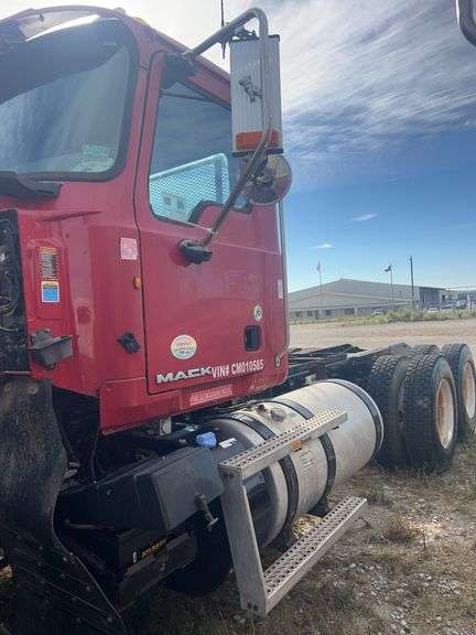 2012 Mack CHU613 showing 30,622 mi, 8,665 hrs- runs