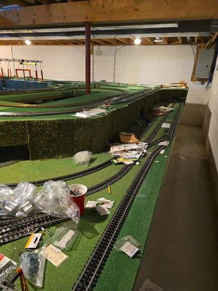 LARGE DOUBLE DECK TRAIN LAYOUT WITH ATTACHED TRACKS AND ACCESSORIES ...