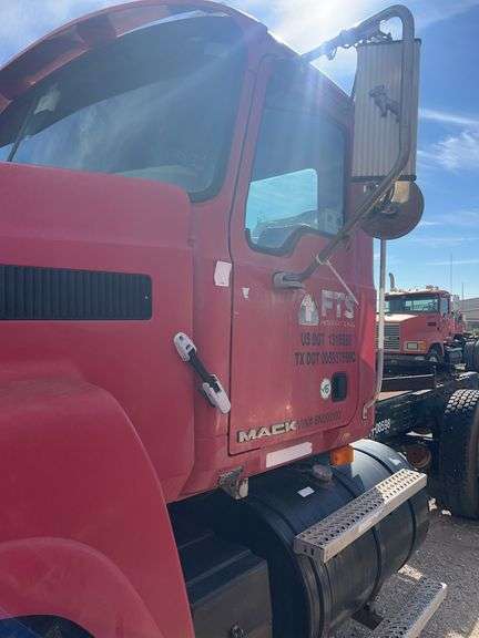 2008 Mack CHU613 showing 61,447 mi, 15,684 hrs - runs