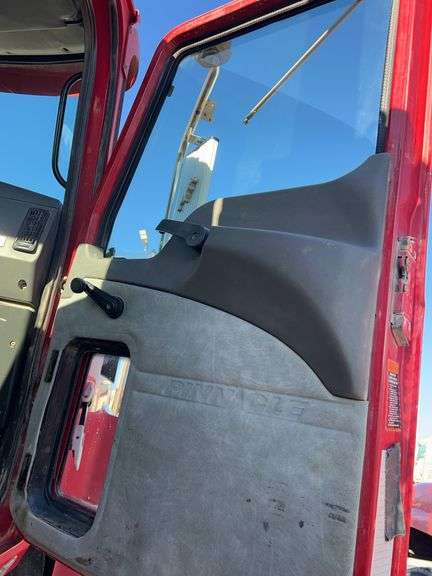 2008 Mack CHU13 miles & hrs unknown- doesn't run