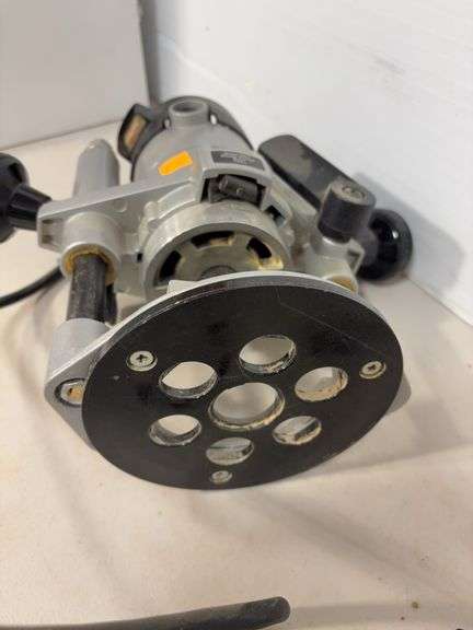 Porter cable 690LR heavy duty electric router - works