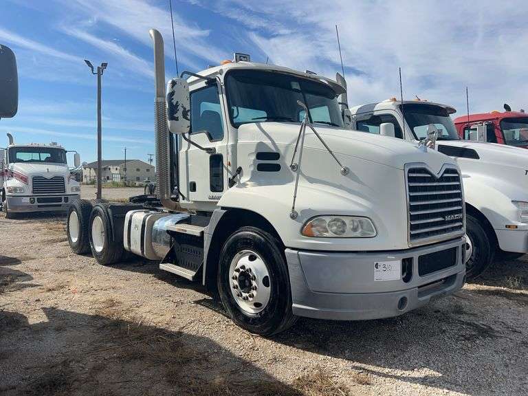 2012 Mack CXU613 showing 223,803 mi, 9,120 hrs - runs