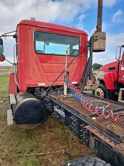 2008 Mack CHU613 showing 41,791 mi, 7,598 mi- doesn't run