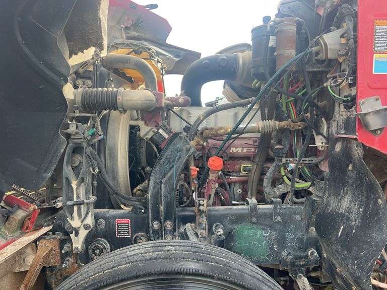 2012 Mack CHU613 showing 88,859 mi, 12,352 hrs - doesn't run