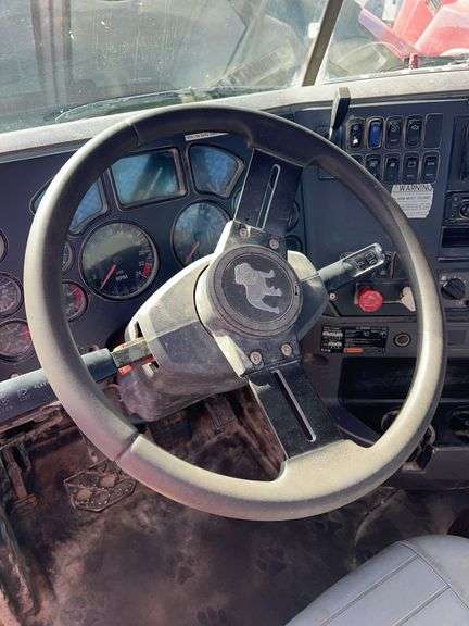 2012 Mack CHU613 showing 39,668 mi, 4,939 hrs - runs