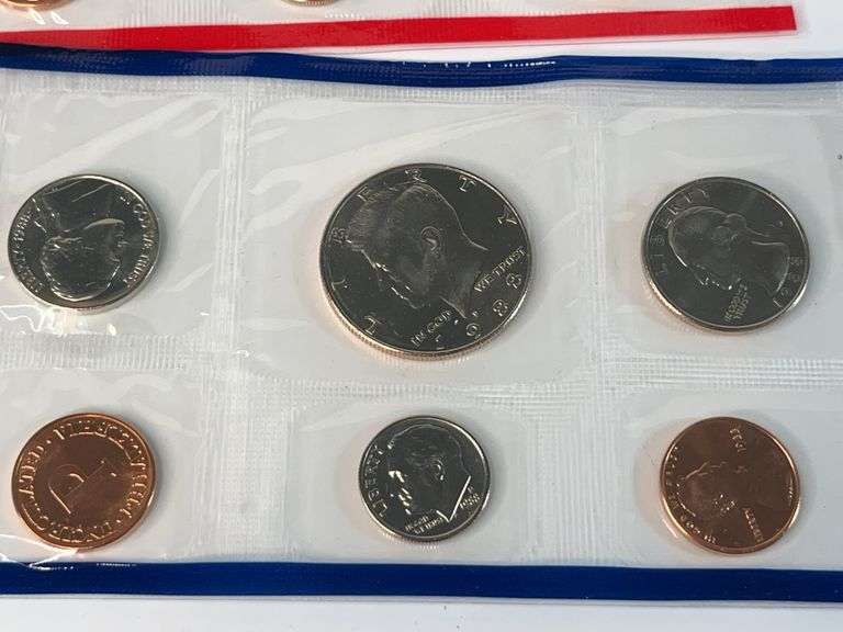 (2) 1988 and 1989 Uncirculated Mint Set