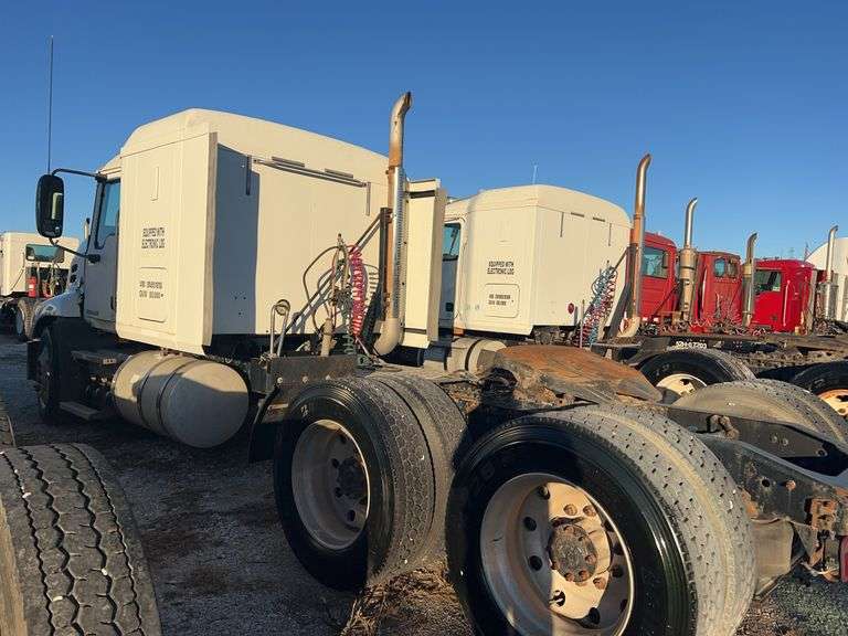 2008 Mack CXU613 showing 559,053 mi, 14,786 hrs- runs