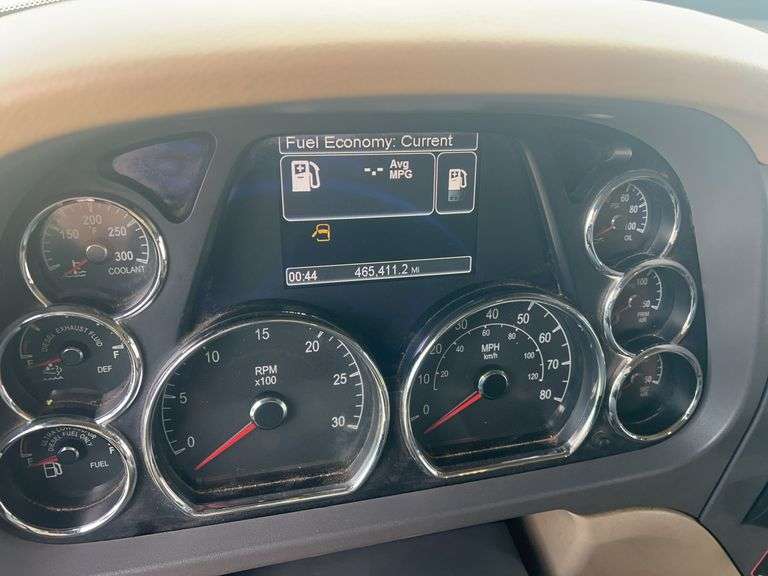 2015 Peterbilt 579 showing 465,411 mi, 24,008 hrs- runs