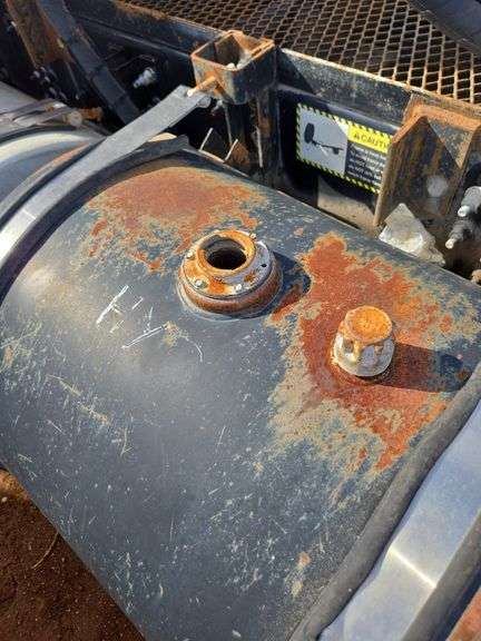 2012 Mack CHU613 showing 30,835 mi, 15,715 hrs - runs