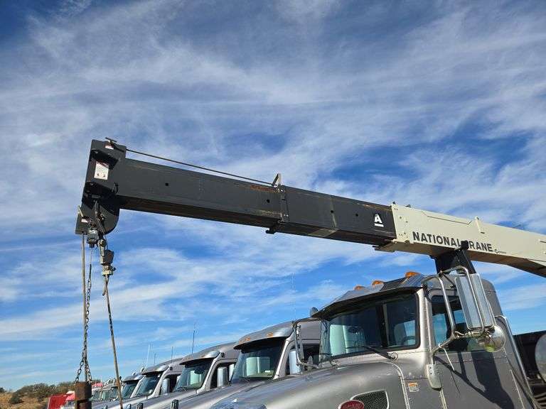 2019 Peterbilt PB348 showing 18,201 mi, 5,443 hrs - runs