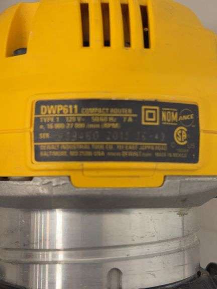DeWalt DWP611 compact router w/ bag - works