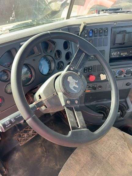 2008 Mack CHU613 showing 52,438 mi, 10,237 hrs - runs