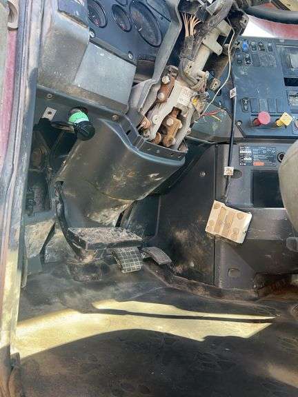 2008 Mack CHU613 showing 63,696 mi, 14,524 hrs - doesn't run