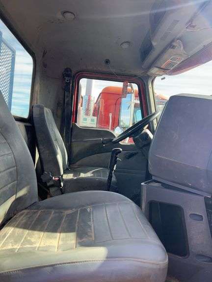 2012 Mack CHU613 showing 30,835 mi, 15,715 hrs - runs