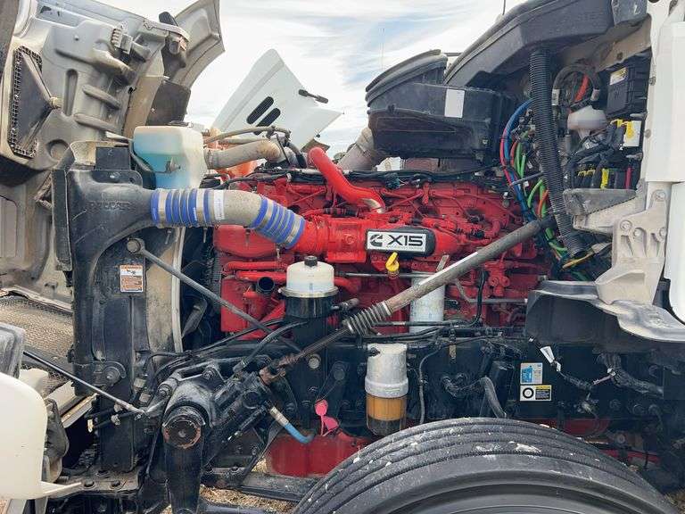 2018 Kenworth T880 showing 13,663 mi, 5,470 hrs - runs