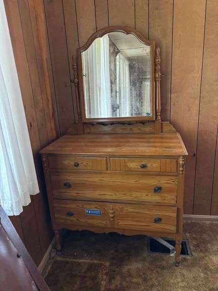 4 drawer chest with mirror ￼
