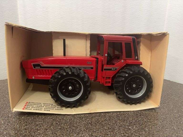 International 6388 Tractor w/Box (1/16 Scale )