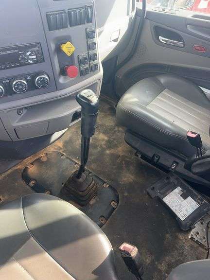 2014 Peterbilt 567 showing 44,798 mi, 5,118 hrs- runs