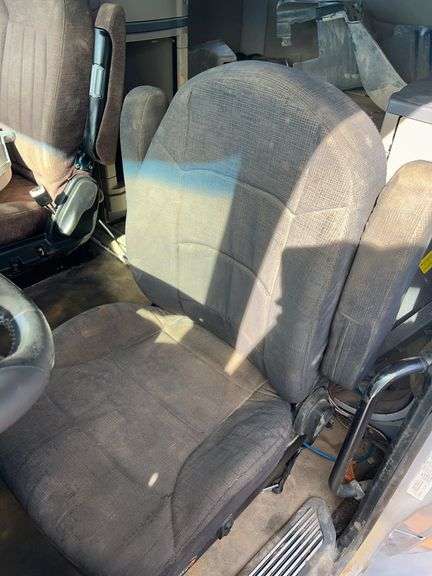 2015 Peterbilt 579 showing 500,775 mi, 26,318 hrs - doesn't run