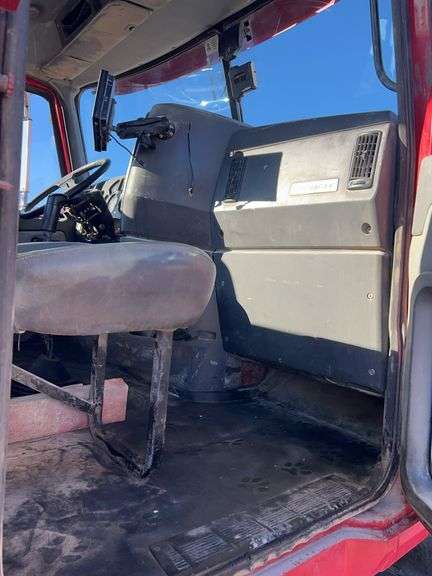 2008 Mack CHU613 showing 43,154 mi, 8,316 hrs- doesn't run