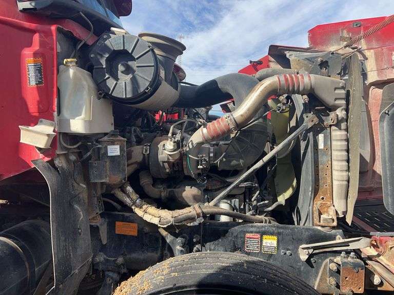 2007 Mack CHN613 showing 57,568 mi, 15,558 hrs - runs