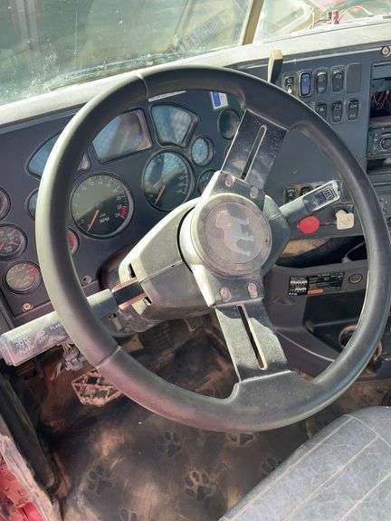 2012 Mack CHU613 showing 30,835 mi, 15,715 hrs - runs