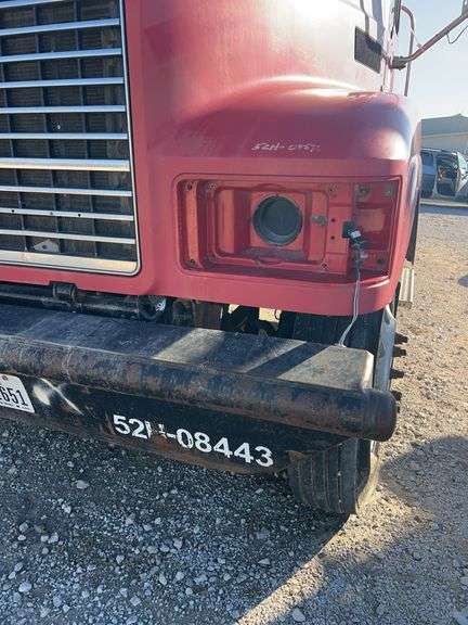 2008 Mack CHU613 showing 43,154 mi, 8,316 hrs- doesn't run