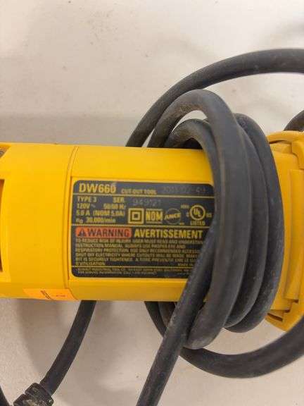 DeWalt DW660 cut-out tool w/ bag - works