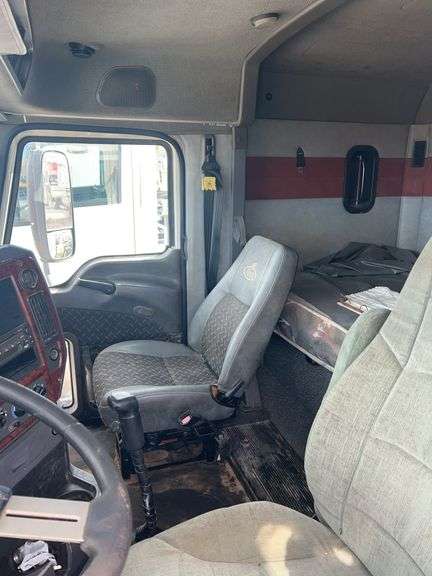 2007 Mack CXP613 showing 551,127 mi, 17,645 hrs - doesn't run