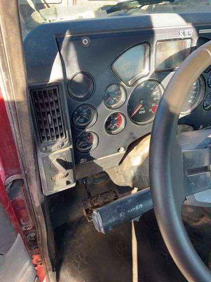 2011 Mack CHU613 showing 39,348 mi, 16,109 hrs- runs