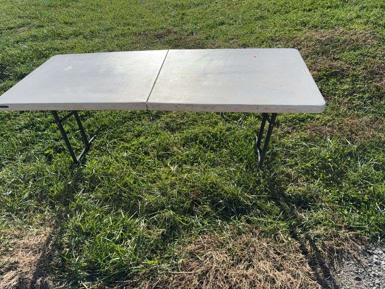 Lifetime 6 ft folding table