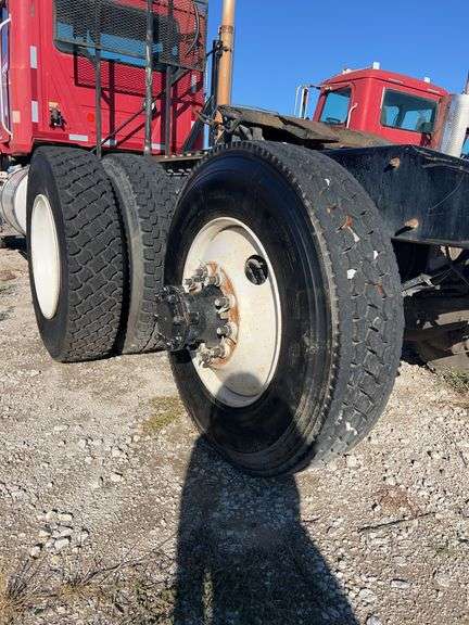 2012 Mack CHU13 showing 28,654 mi, 15,876 hrs- runs