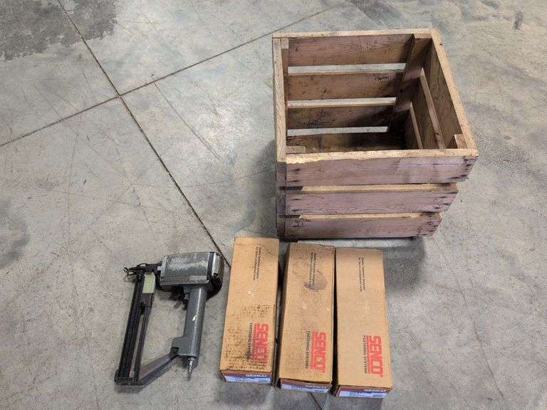 Senco fastener with (3) boxes of 1” staples