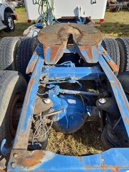 2013 Peterbilt 367 showing 63,847 mi, 9,758 hrs -