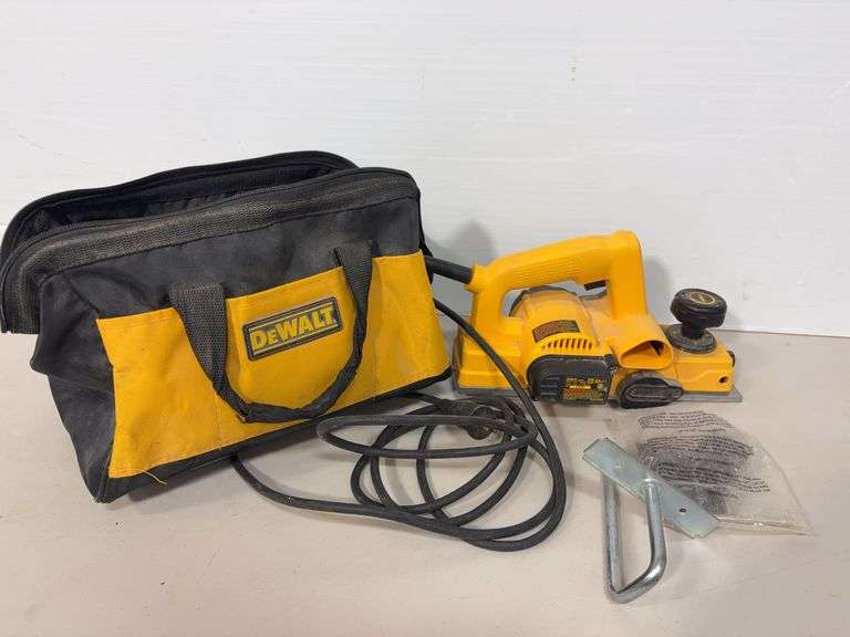 DeWalt D26676 planer w/ bag - works
