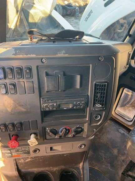 2008 Mack CHU613 showing 566,424 mi, 15,328 hrs- runs