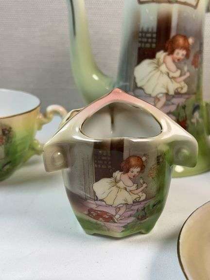 Royal Bayreuth Nursery Rhyme Collection โ Little Miss Muffet Porcelain Set