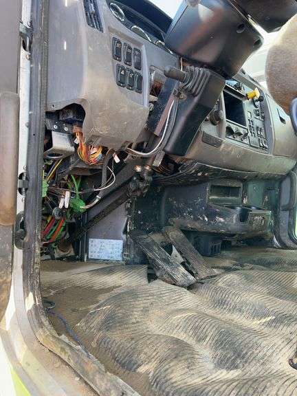 2018 Peterbilt PB348 showing 43,073 mi, 6,155 hrs - runs