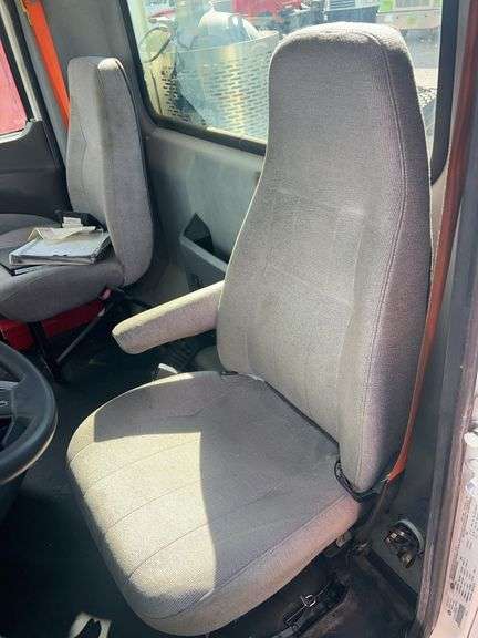 2014 Mack CHU613 showing 498,610 mi, 11,275 hrs - runs