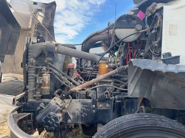 2007 Mack CXP613 showing 551,127 mi, 17,645 hrs - doesn't run