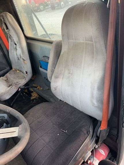 2012 Mack CXU613 showing 719,588 mi, hrs unknown- doesn't run