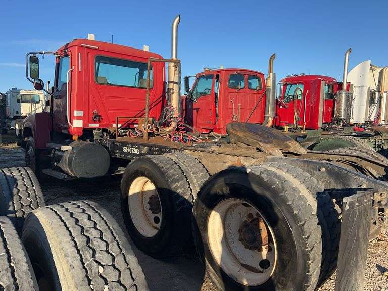 2007 Mack CHU613 showing 38,067 mi, 13,851 hrs- runs