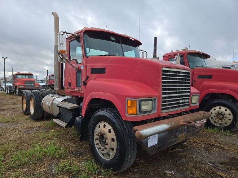 2012 Mack CHU613 miles & hrs unknown- doesn't run