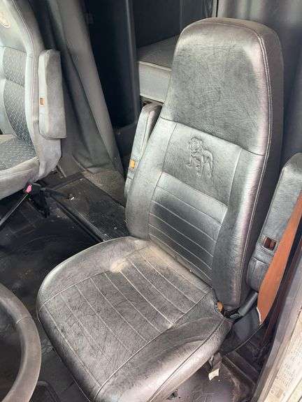 2014 Mack CXU613 showing 573,964 mi, 13,880 hrs - runs